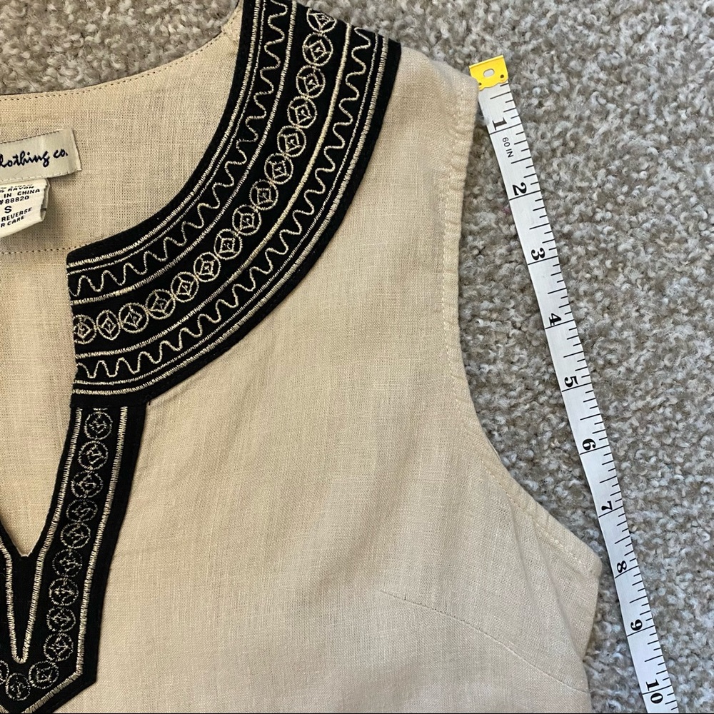 TELLURIDE CLOTHING CO. Embroidered Split Neck Sleeveless Linen Top - Picture 8 of 9